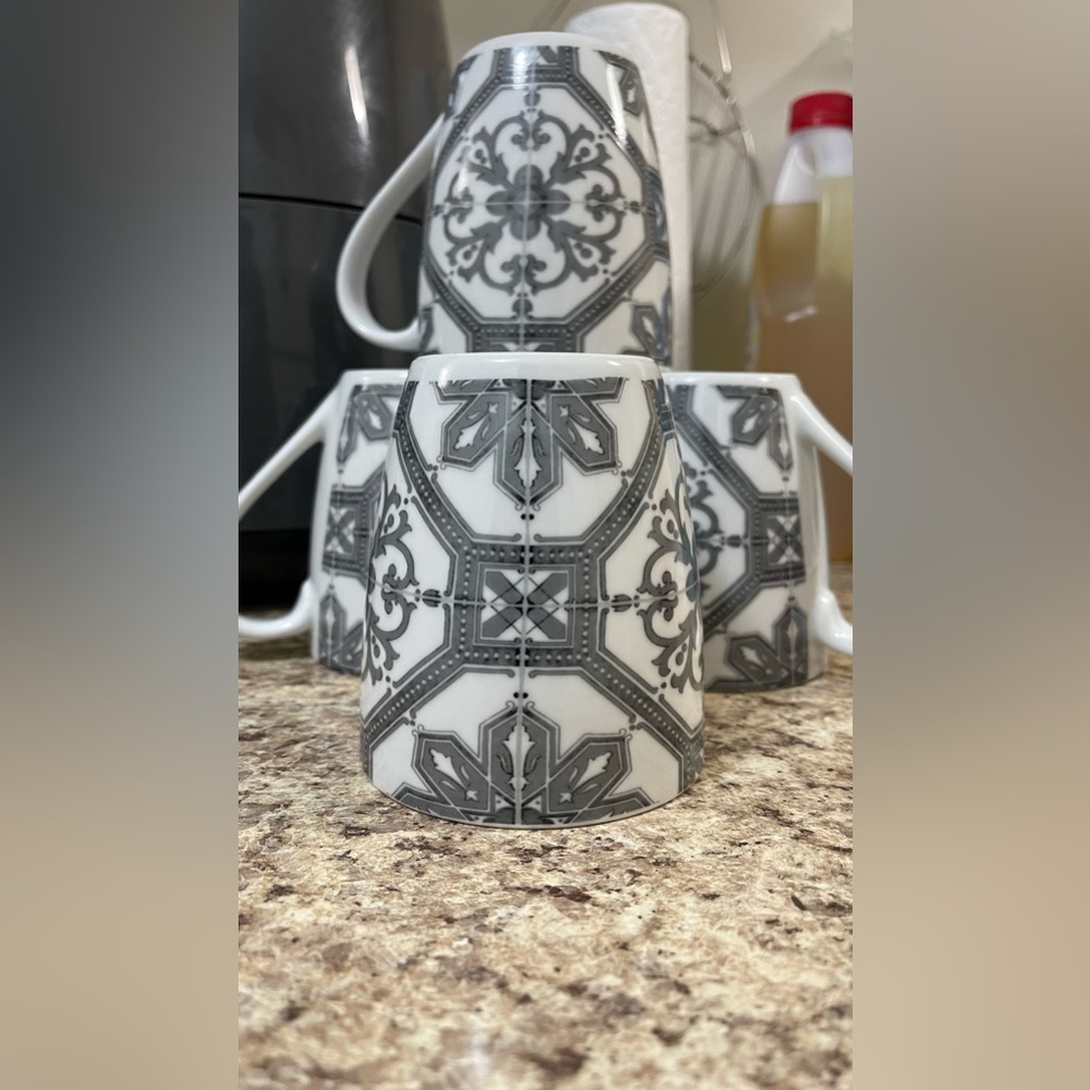 Set of 4 coffee mugs